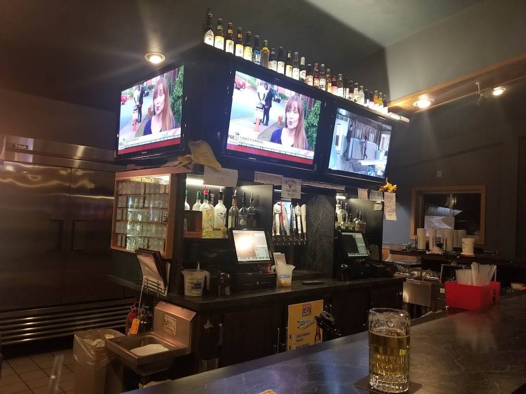 Bachelors Bar & Grill | restaurant | 1316 Crooks Ave, Kaukauna, WI 54130, USA | 9207661601 OR +1 920-766-1601