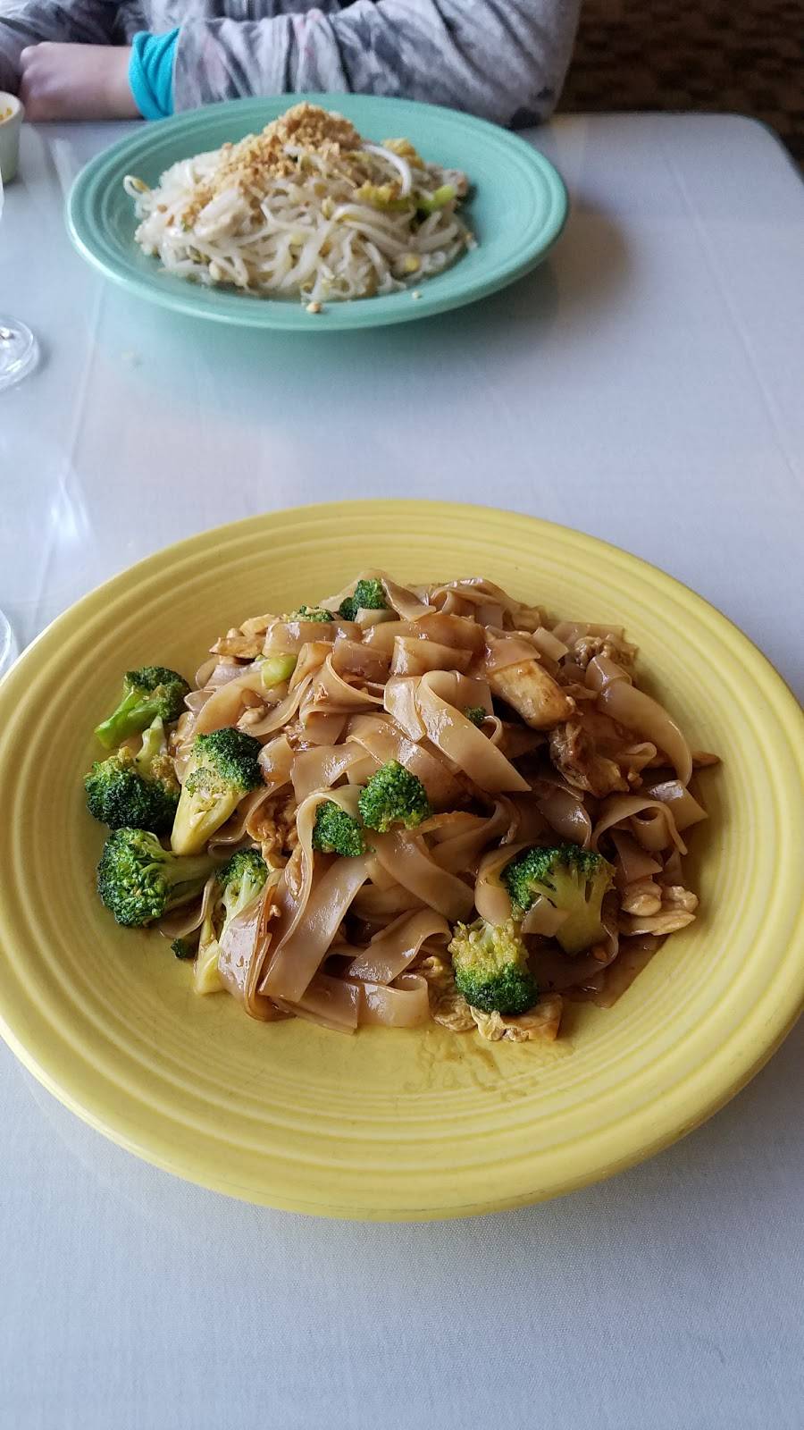 Thai Dish | restaurant | 220 Court St, Auburn, ME 04210, USA | 2077773499 OR +1 207-777-3499