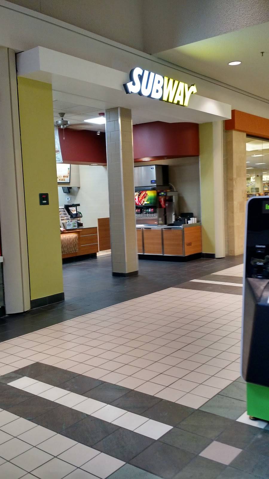 Subway | restaurant | 1460 Spring Hill Ring Rd, West Dundee, IL 60118, USA | 8477836835 OR +1 847-783-6835