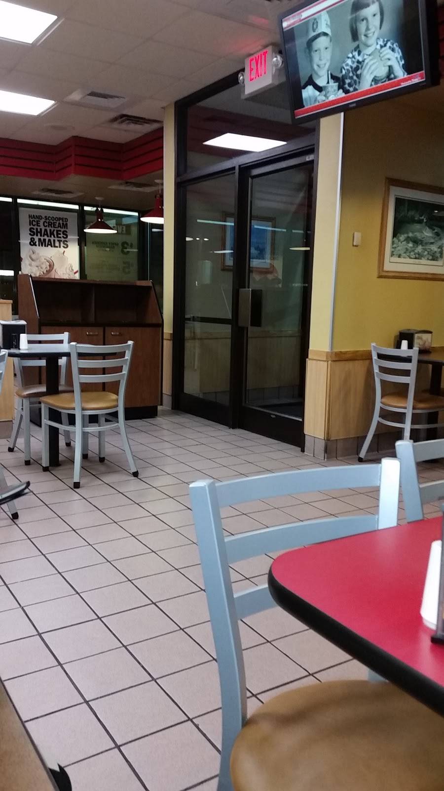 Hardees | restaurant | 50 Greentree Dr, Dover, DE 19904, USA | 3026748335 OR +1 302-674-8335