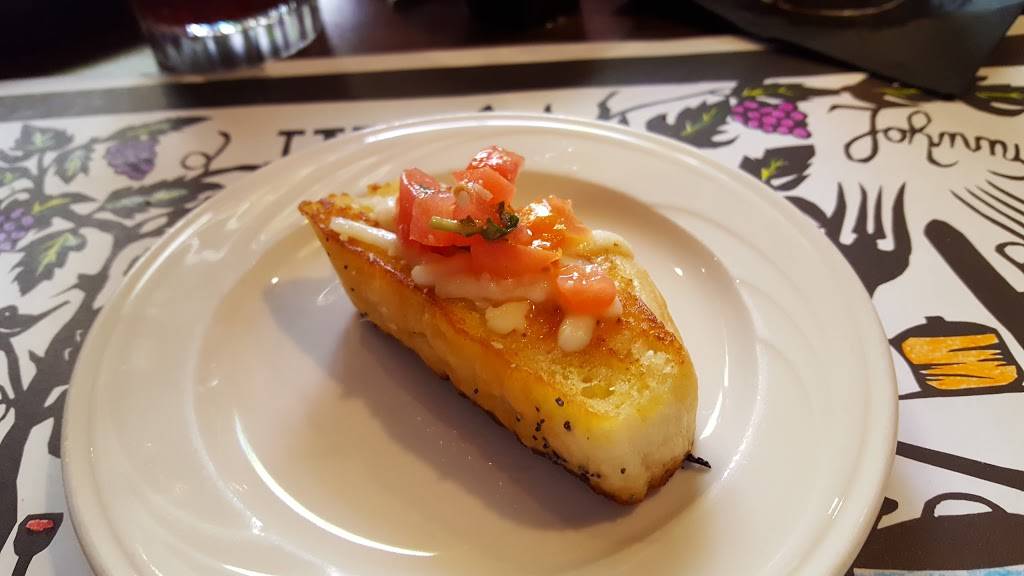 Johnny Ts Bistro | restaurant | 171 E South St, Hillsdale, MI 49242, USA | 5174391100 OR +1 517-439-1100