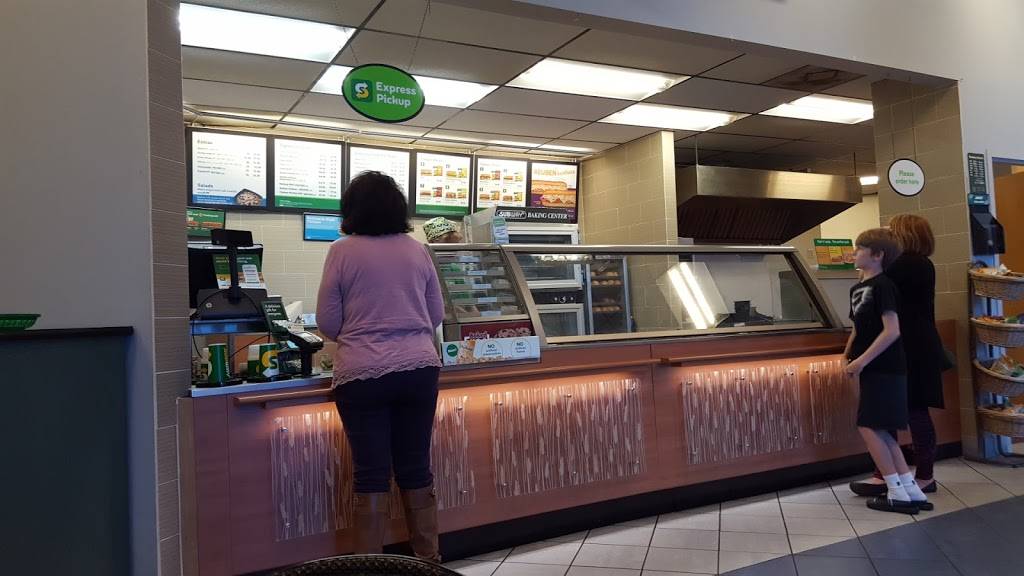 Subway Restaurants | restaurant | 6150 Interstate Hwy 10, Exit 601, Sun Mart, Seguin, TX 78155, USA | 8304202234 OR +1 830-420-2234