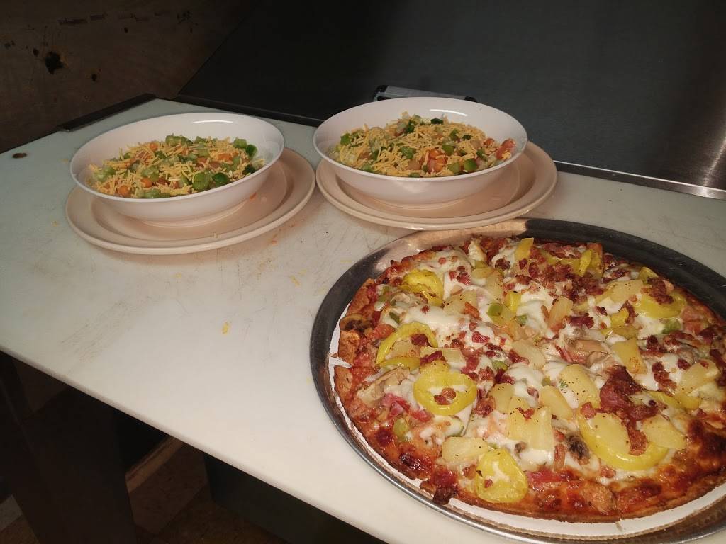 Lyles Sportszone Pizza & Pub | night club | 4718, 1404 E Morgan Ave, Evansville, IN 47711, USA | 8124257729 OR +1 812-425-7729