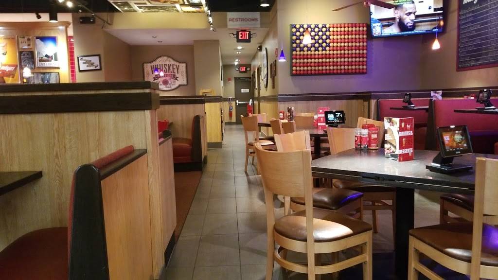 Red Robin Gourmet Burgers and Brews | restaurant | 1000 Palisades Center Dr A-403, West Nyack, NY 10993, USA | 8453581908 OR +1 845-358-1908
