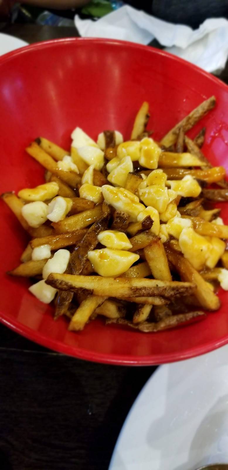 Dunns | restaurant | 11598 Boulevard de Salaberry, Dollard-des-Ormeaux, QC H9B 2R8, Canada | 5144216262 OR +1 514-421-6262