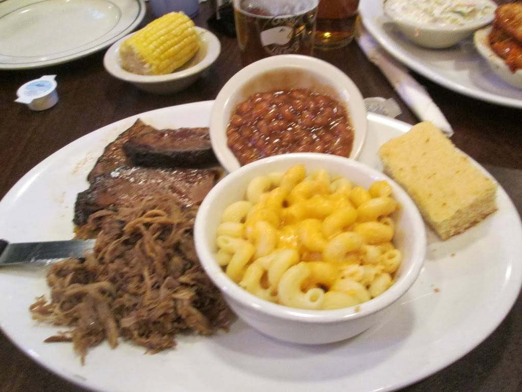 Tonys Butt Shack BBQ & Catering | restaurant | 2380 Water St, Peru, IL 61354, USA | 8152239890 OR +1 815-223-9890