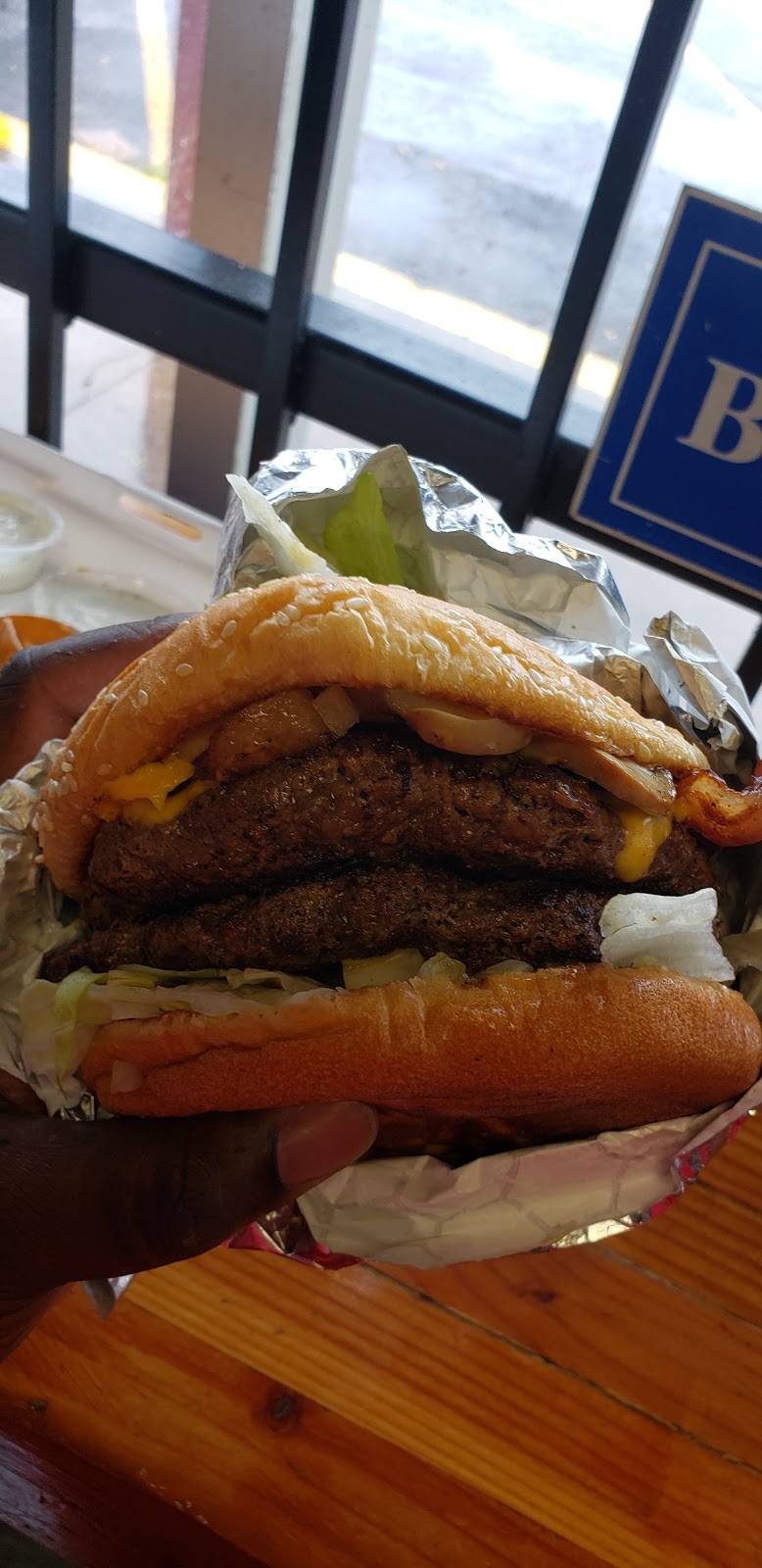 Harvey Bs | restaurant | 4506 Columbia Ave #100, Dallas, TX 75226, USA | 4693340980 OR +1 469-334-0980