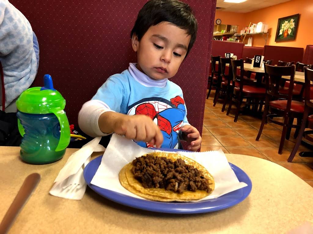 Carnitas Y Tacos Maravatio | restaurant | 4228 W 26th St, Chicago, IL 60623, USA | 7735654365 OR +1 773-565-4365