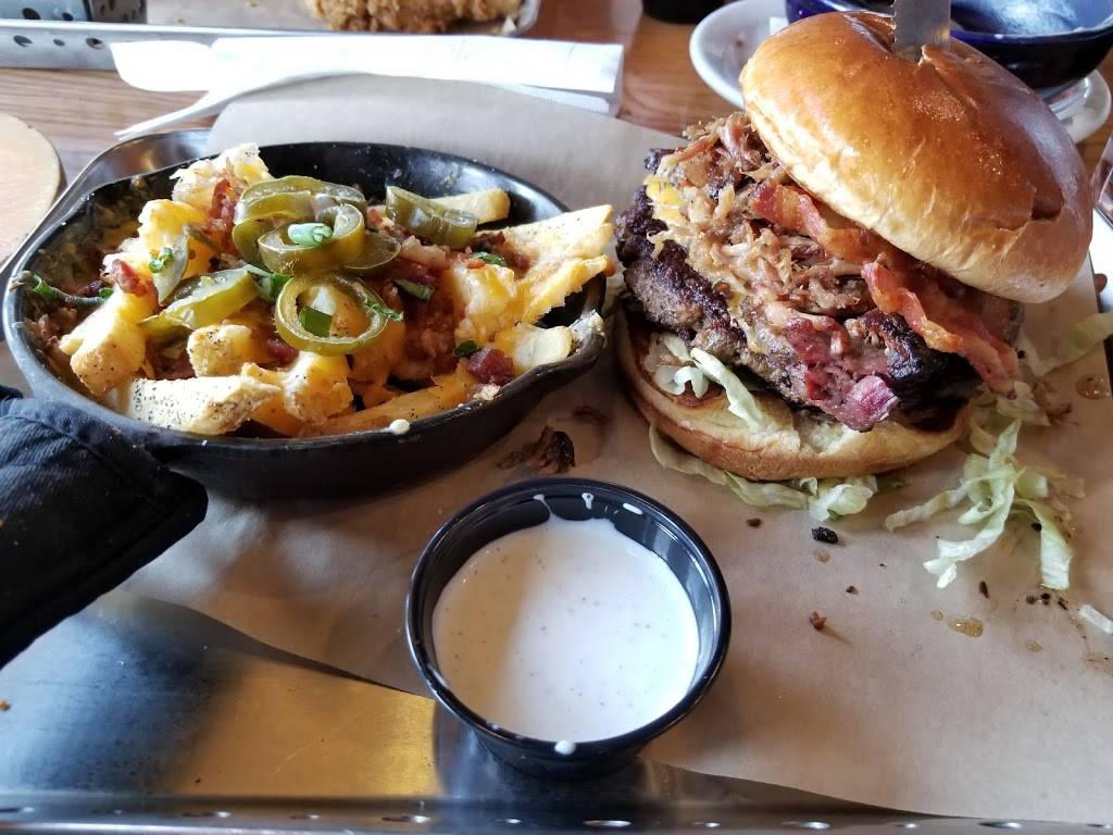 Chilis Grill & Bar | meal takeaway | 2891 S Veterans Pkwy, Springfield, IL 62704, USA | 2175468505 OR +1 217-546-8505