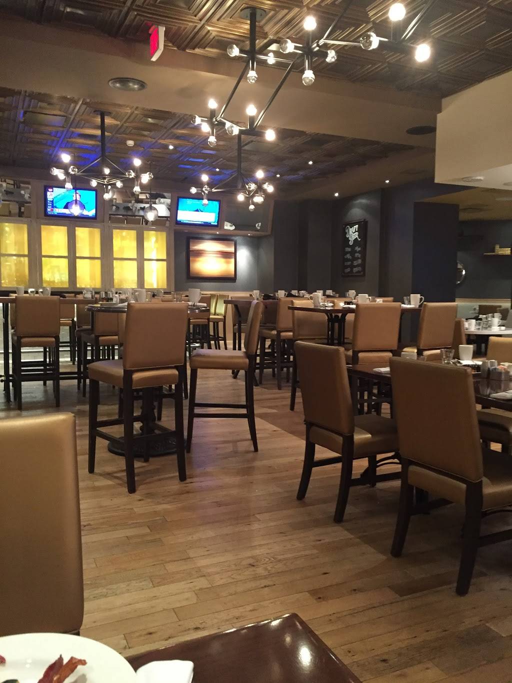 Shutters Bar & Kitchen | restaurant | 8028 Leesburg Pike, Tysons, VA 22182, USA | 7037343200 OR +1 703-734-3200