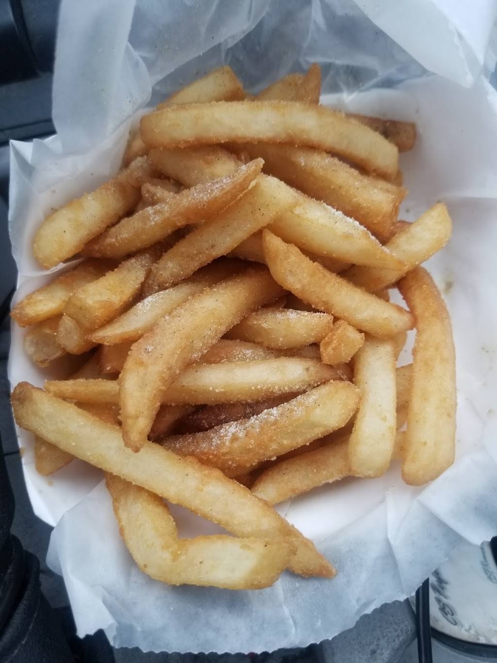 Sharks Fish & Chicken | restaurant | 956 E 162nd St, South Holland, IL 60473, USA | 7085961400 OR +1 708-596-1400