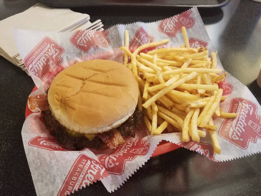 Freddys Frozen Custard & Steakburgers | restaurant | 2065 E Baseline Rd, Gilbert, AZ 85234, USA | 4806337988 OR +1 480-633-7988