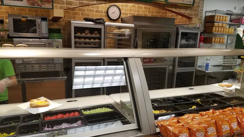 Subway | restaurant | 2217-2291 Northampton St, Holyoke, MA 01040, USA | 4135338488 OR +1 413-533-8488