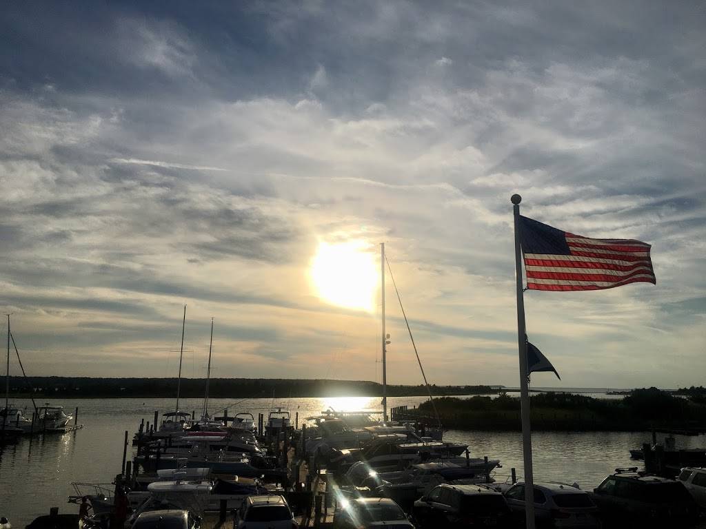 Bostwicks on the Harbor | restaurant | 39 Gann Rd, East Hampton, NY 11937, USA | 6313241150 OR +1 631-324-1150