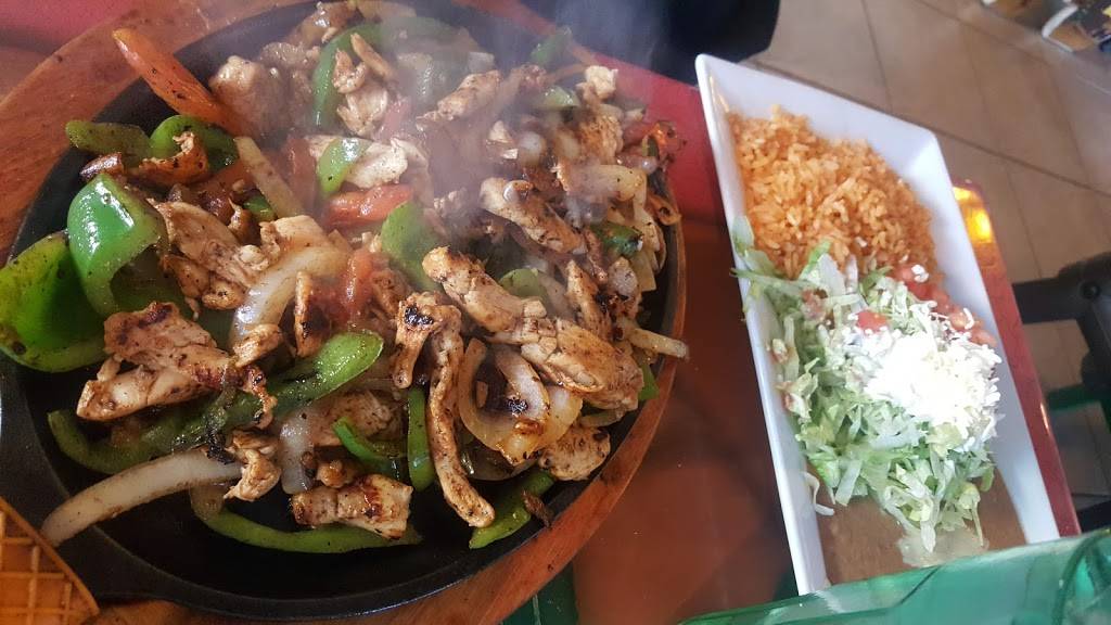 Tr3s Kitchen & Cantina | restaurant | 440 Bunker Lake Blvd # 105, Anoka, MN 55303, USA | 7634339005 OR +1 763-433-9005