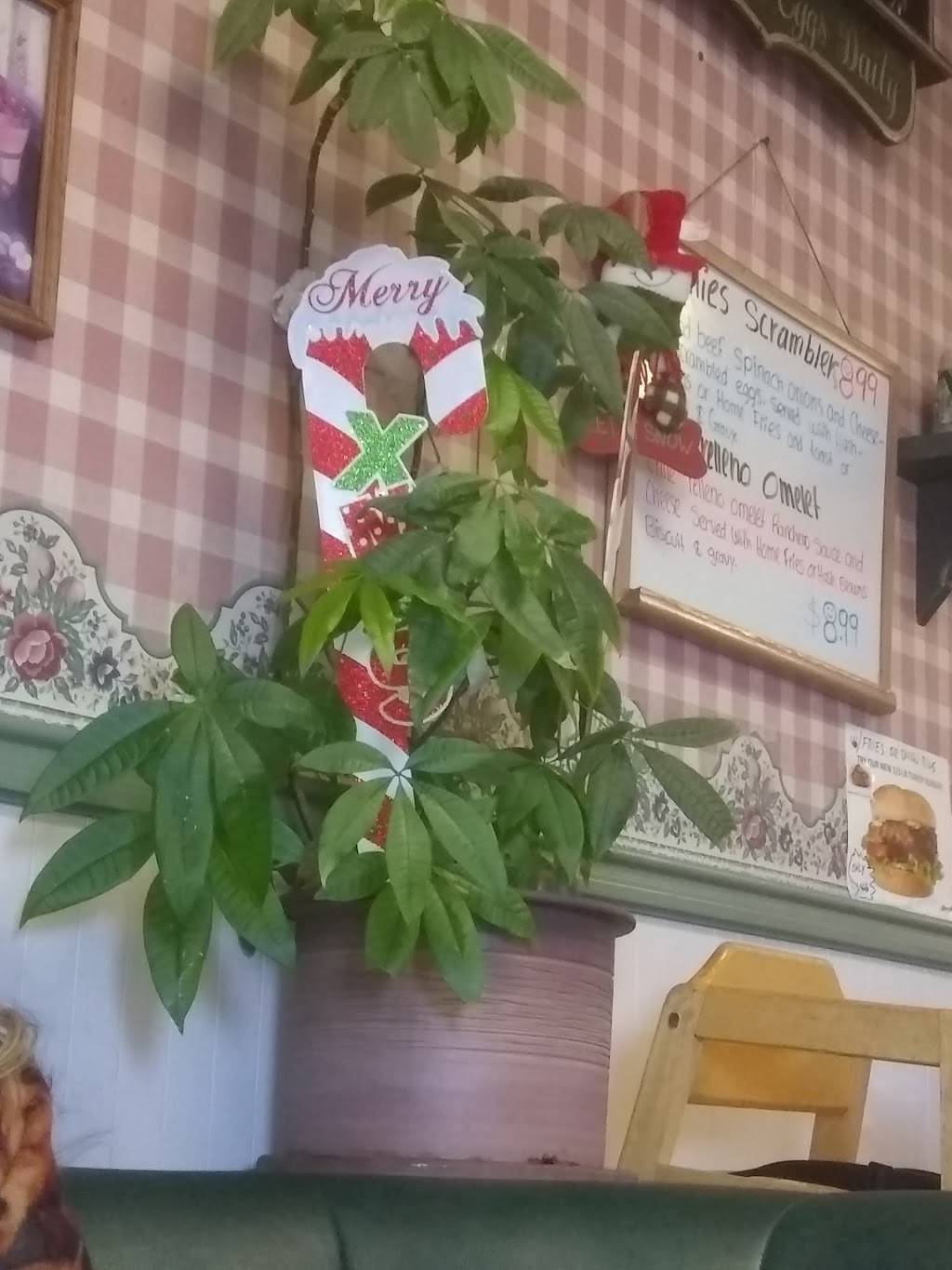 Mollies Kountry Kitchen | restaurant | 16727 Bear Valley Rd # 120, Hesperia, CA 92345, USA | 7609493031 OR +1 760-949-3031