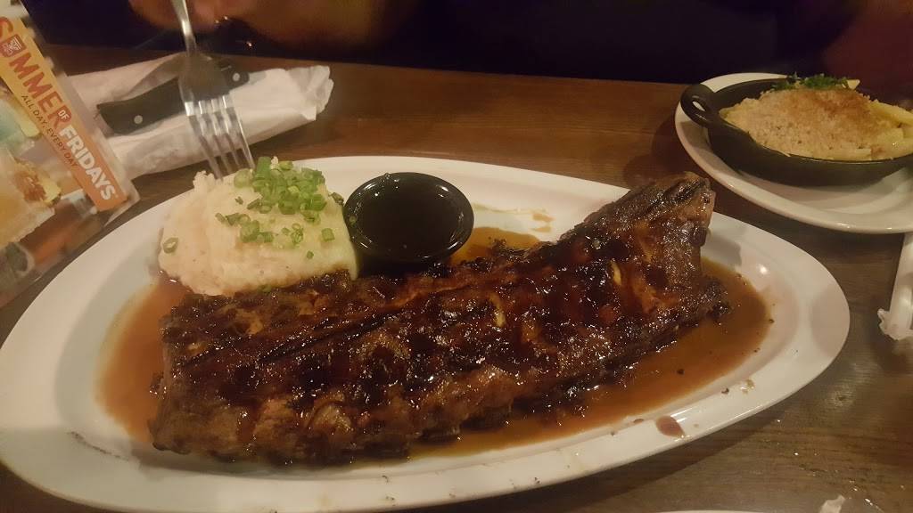 TGI Fridays | restaurant | 401 N Harlem Ave, Oak Park, IL 60301, USA | 7084458249 OR +1 708-445-8249