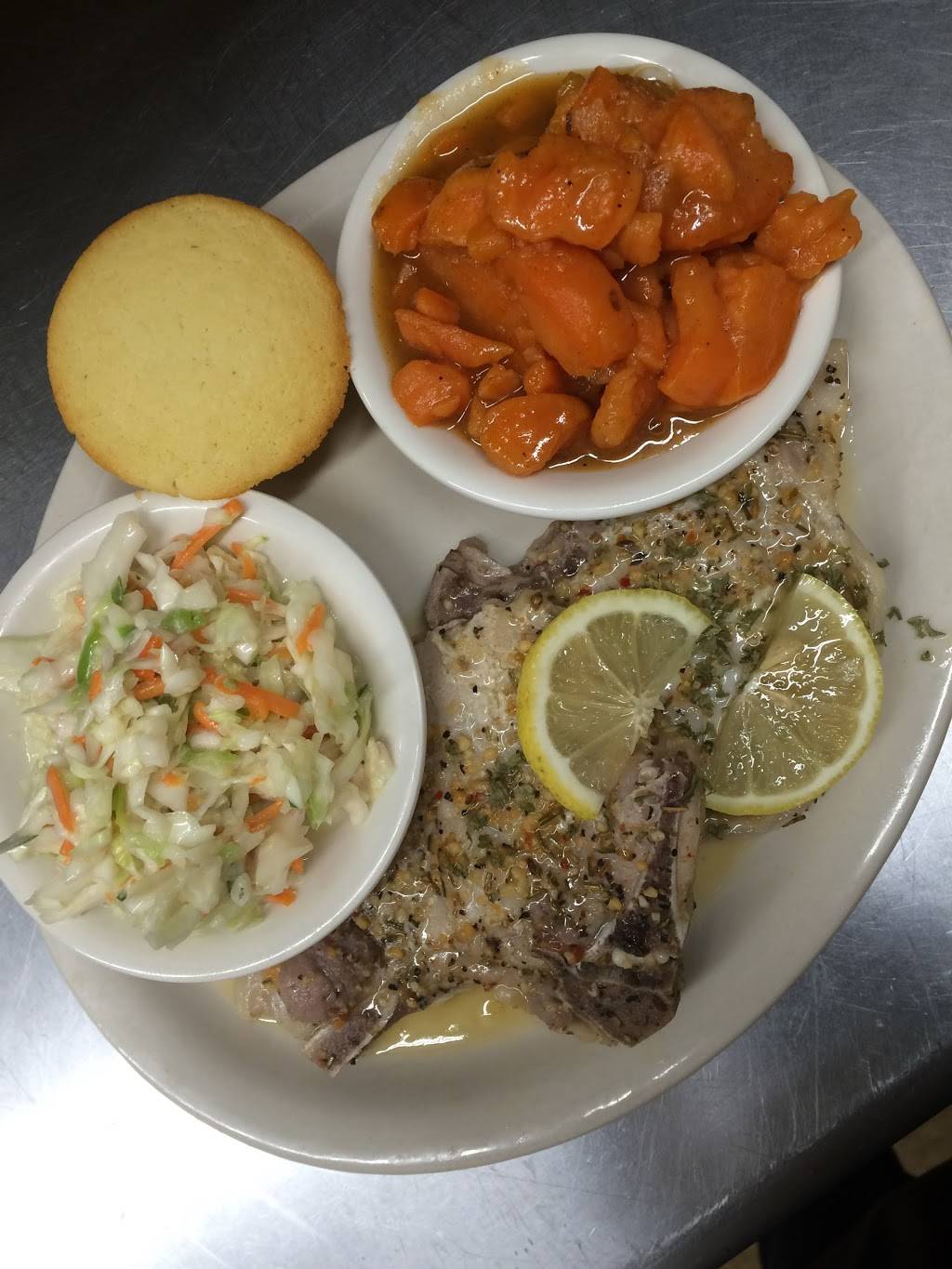 Sarah Lees Southern Cooking | restaurant | 6646 US-51, Millington, TN 38053, USA | 9018730906 OR +1 901-873-0906