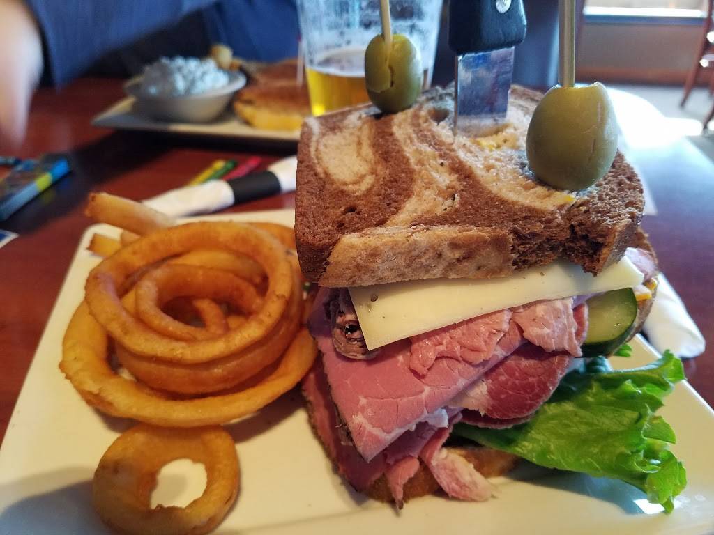 Saks Sports Bar | restaurant | 1460 Co Rd E East, Vadnais Heights, MN 55110, USA | 6514846119 OR +1 651-484-6119