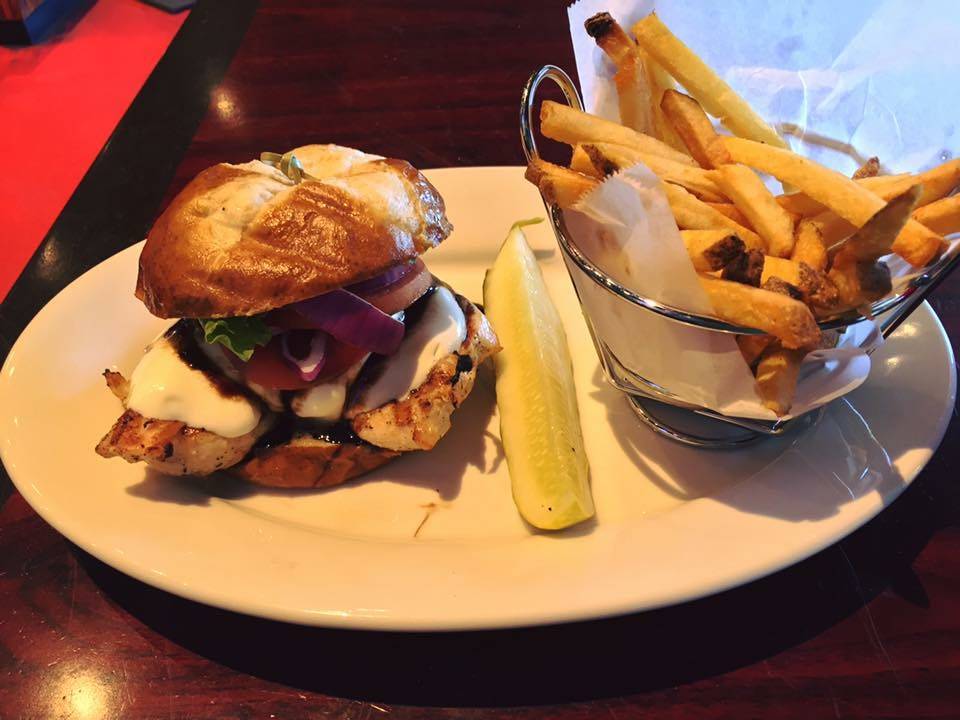 Chiefs Pub | restaurant | 502 N Western Ave, Lake Forest, IL 60045, USA | 8472343444 OR +1 847-234-3444