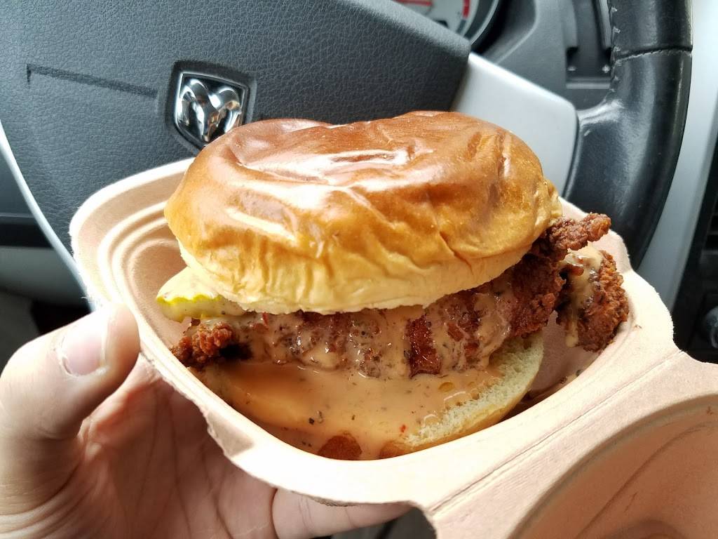 The Roost Carolina Kitchen | restaurant | 457 N Milwaukee Ave, Chicago, IL 60654, USA | 3128775738 OR +1 312-877-5738