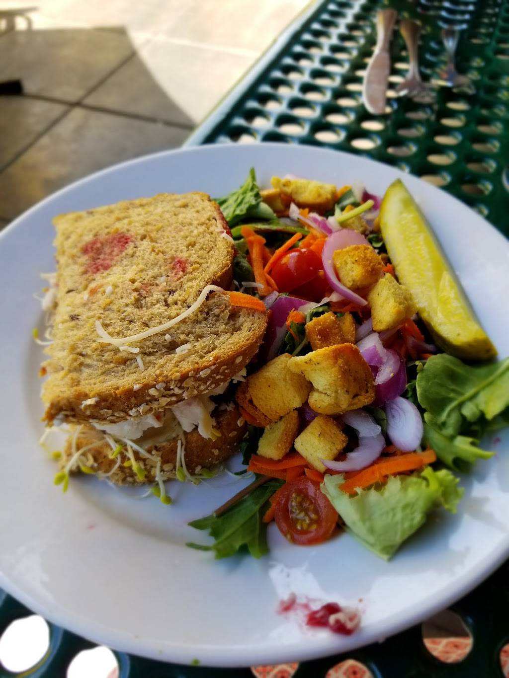 Moms | restaurant | 209 Salem St, Chico, CA 95928, USA | 5308933447 OR +1 530-893-3447