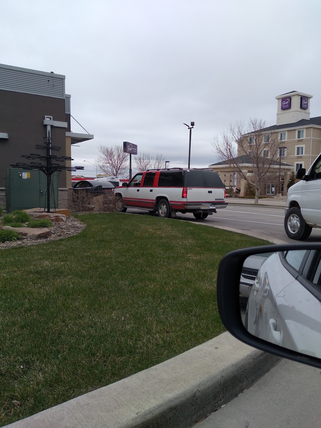 McDonalds | restaurant | 3919 Cheyenne Boulevard, Rapid City, SD 57703, USA | 6059235951 OR +1 605-923-5951