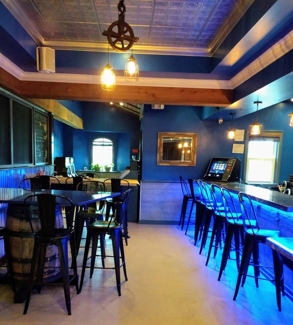 Out of the Blue Crabs and Seafood | restaurant | 5005 Wellington Rd, Gainesville, VA 20155, USA | 5712846350 OR +1 571-284-6350