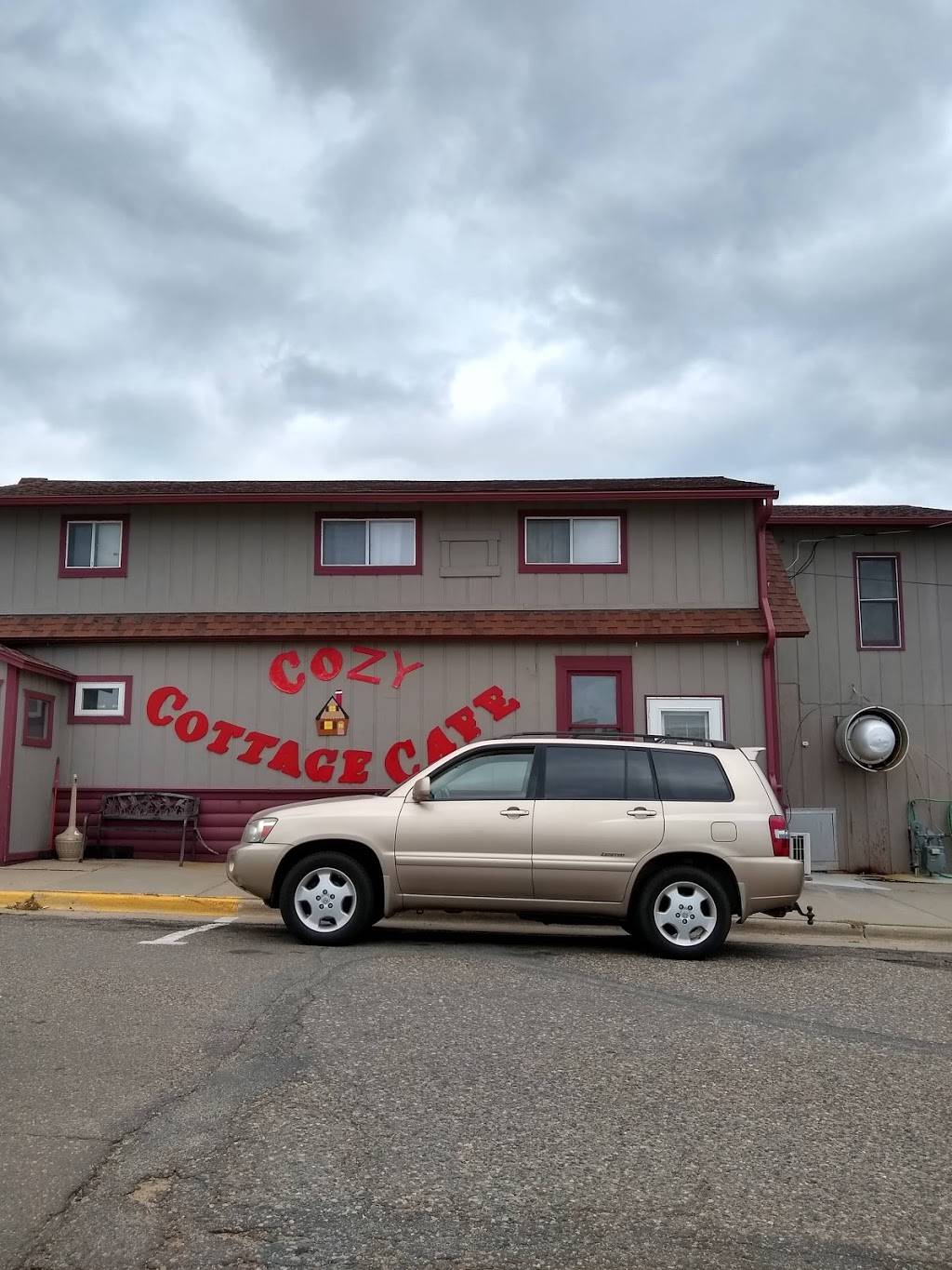 Cozy Cottage Cafe | restaurant | 300 Barclay Ave, Pine River, MN 56474, USA | 2185872588 OR +1 218-587-2588