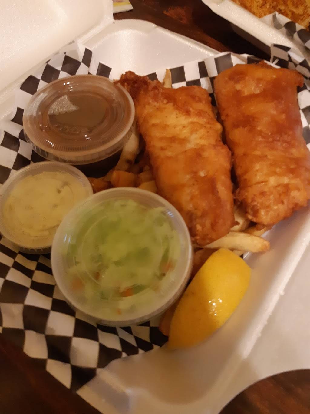 Hideout Bar & Grill | restaurant | 989 Front Rd, Windsor, ON N9J 2A5, Canada | 5197348844 OR +1 519-734-8844