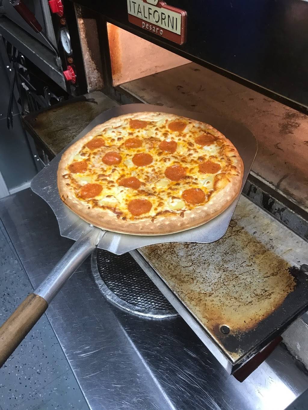 Martys Brick Oven Pizza LLC | restaurant | 90 Roger Combs Blvd Suite C, Hindman, KY 41822, USA | 6067850633 OR +1 606-785-0633