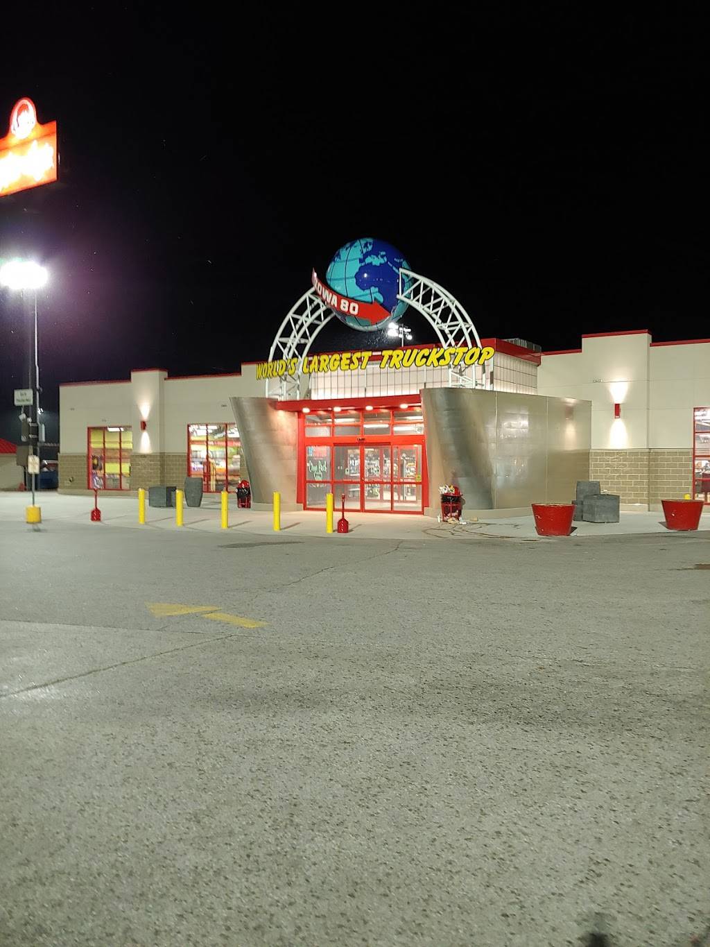 Pilot Travel Center | restaurant | 2975 N Plainview Rd, Walcott, IA 52773, USA | 5632845074 OR +1 563-284-5074