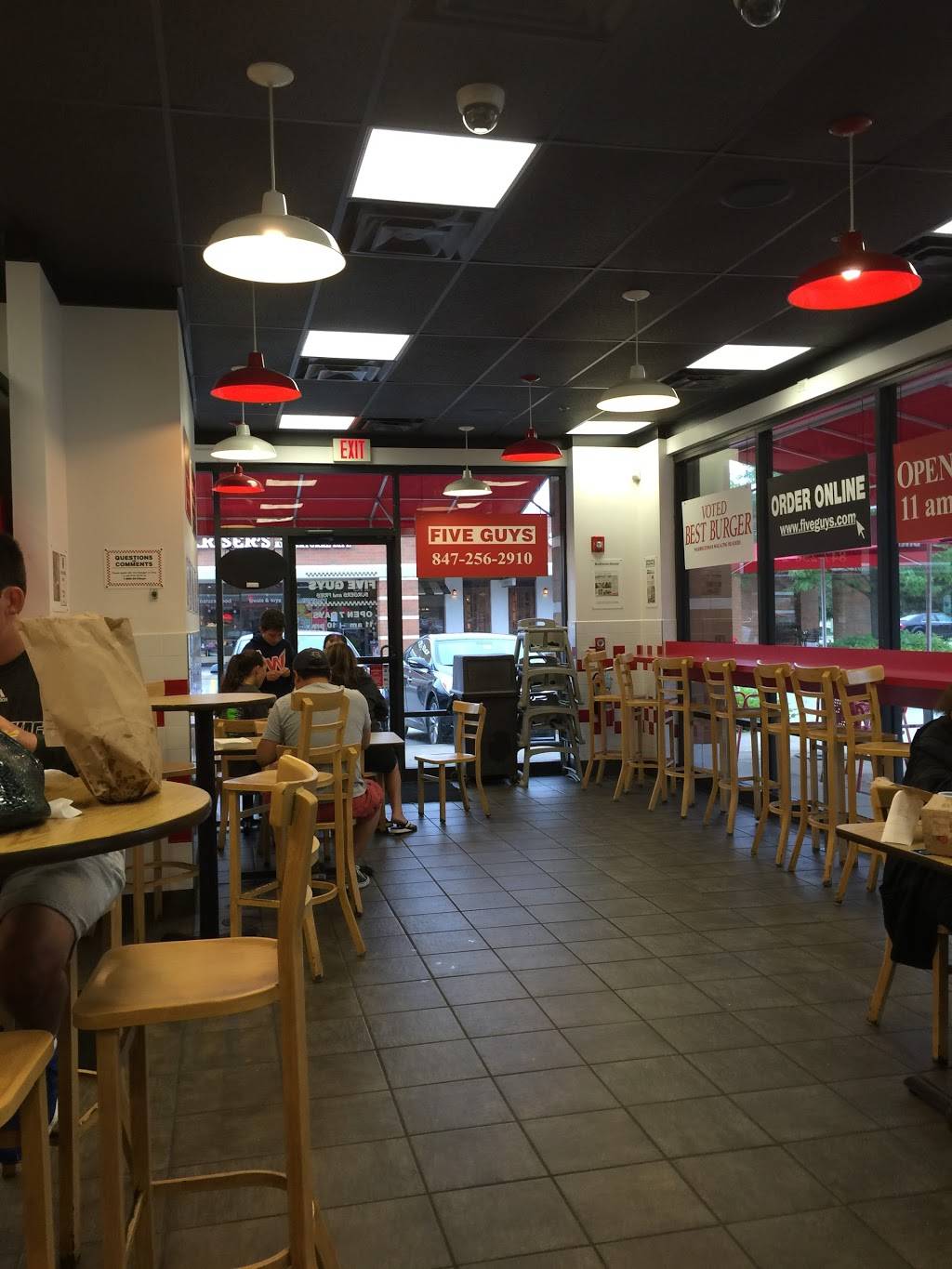 Five Guys | meal takeaway | 3232 Lake Ave, Wilmette, IL 60091, USA | 8472562910 OR +1 847-256-2910