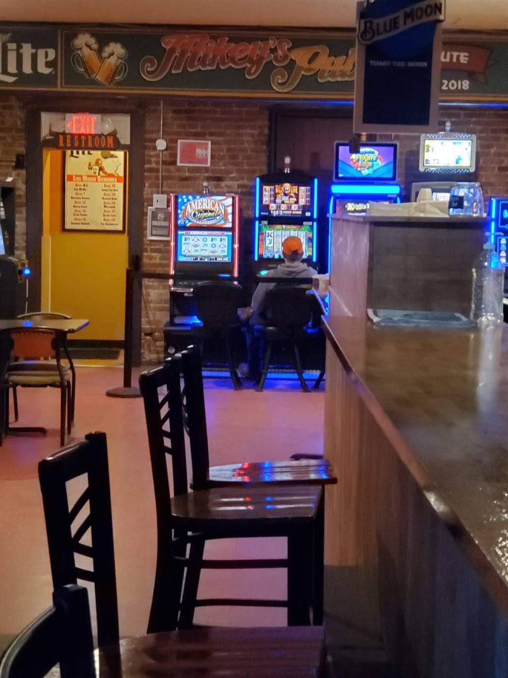 Mikeys Pub | restaurant | 102 S Main St, Smithton, IL 62285, USA | 6182122036 OR +1 618-212-2036