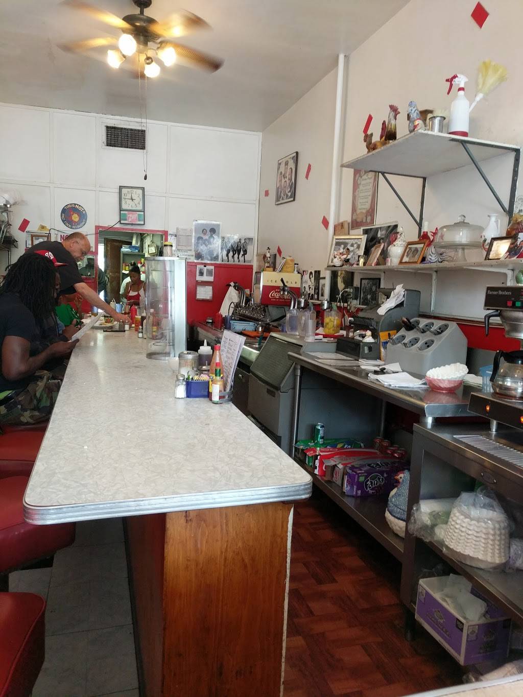 Red Hen Cafe | cafe | 5070, 2697 Fair Oaks Ave, Altadena, CA 91001, USA | 6267911614 OR +1 626-791-1614