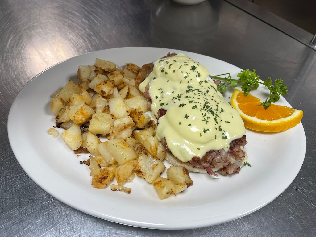 Gregs Breakfast & Lunch | restaurant | 879 Dyer Ave, Cranston, RI 02920, USA | 4015637096 OR +1 401-563-7096