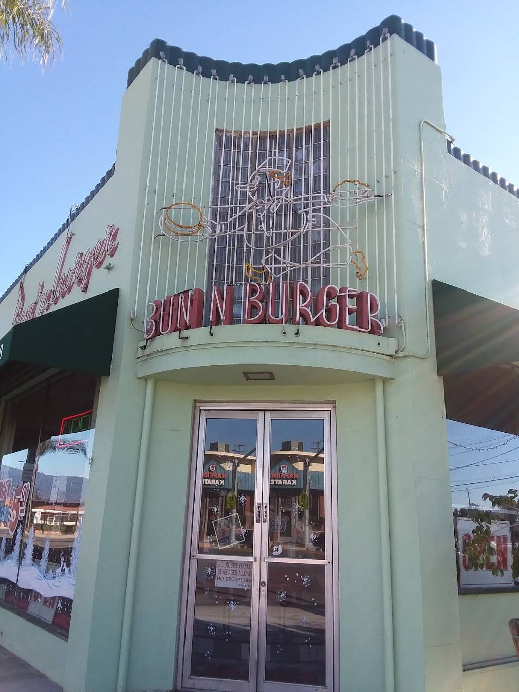 Bun N Burger | restaurant | 1000 E Main St, Alhambra, CA 91801, USA | 6262816777 OR +1 626-281-6777