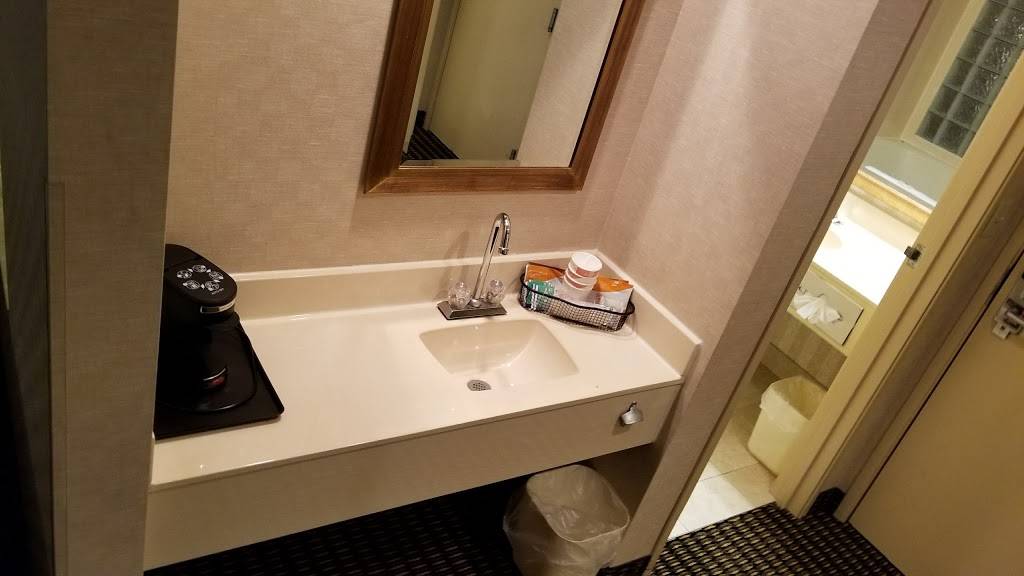 Comfort Inn | restaurant | 11401 Hall Rd, Utica, MI 48317, USA | 5867397111 OR +1 586-739-7111