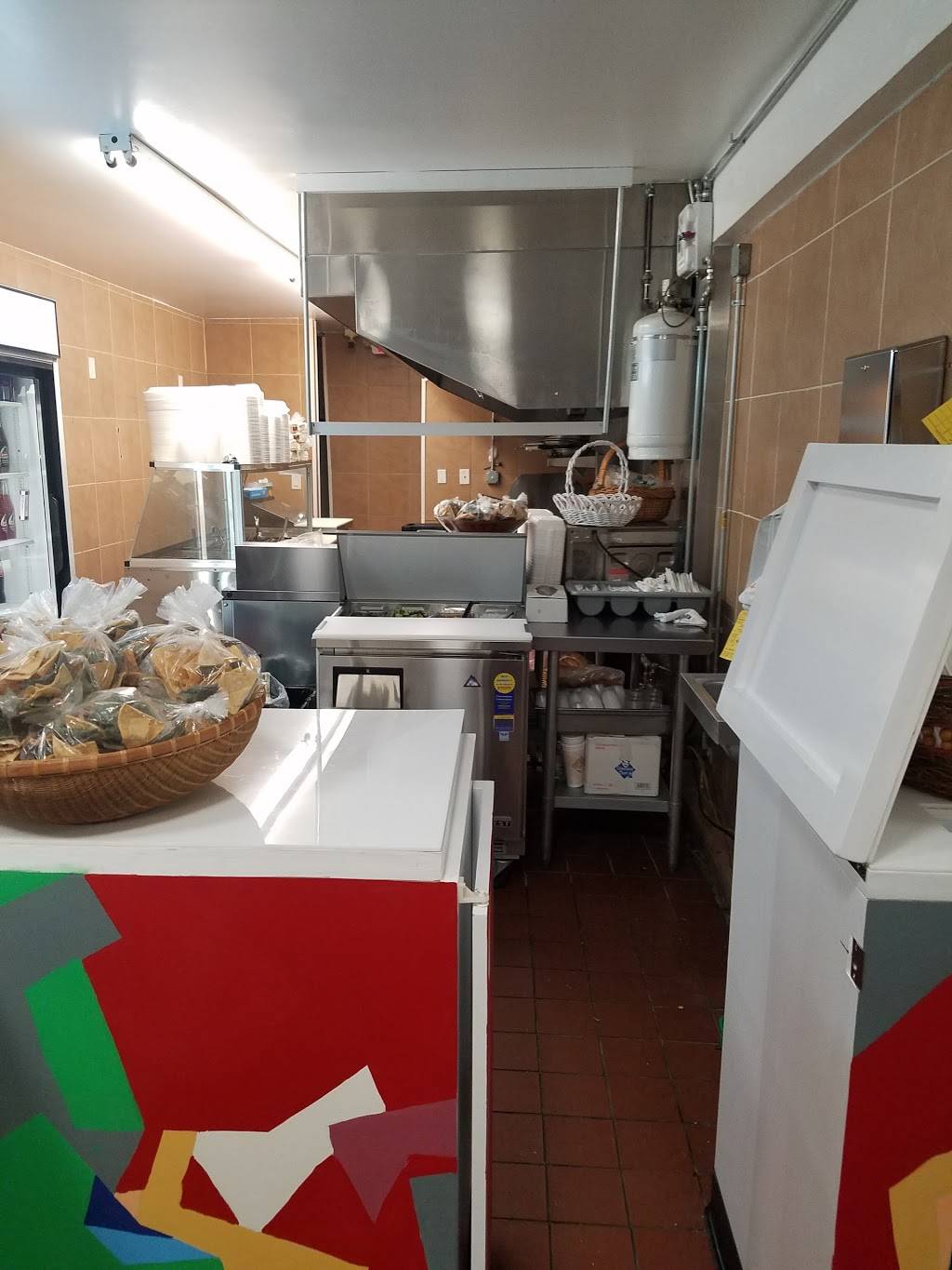 El Charrito | restaurant | 1019 E Main St, Stamford, CT 06902, USA | 2035881519 OR +1 203-588-1519