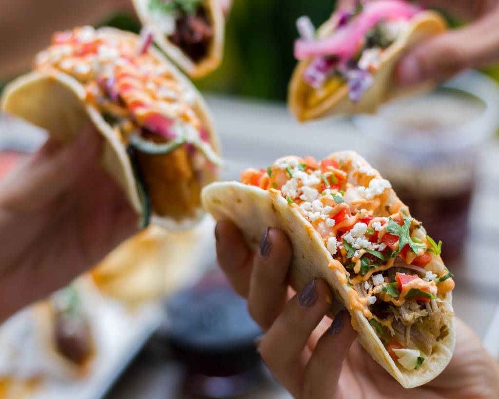 Badfins Food + Brew | restaurant | 215 S Gulfview Blvd, Clearwater, FL 33767, USA | 7274745591 OR +1 727-474-5591