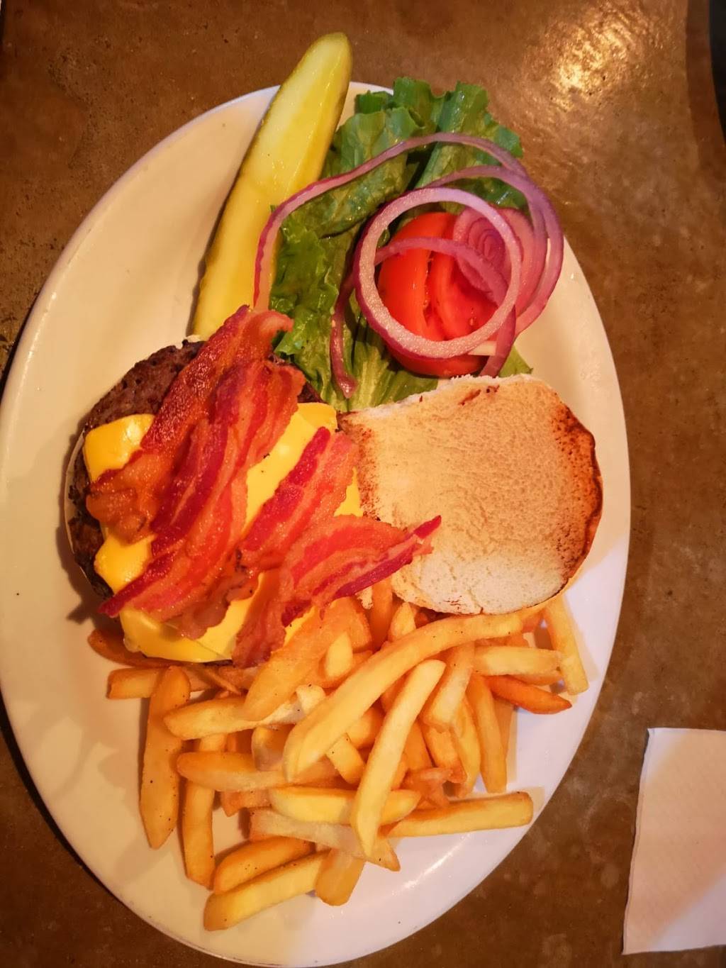 Beaches Bar And Grill | restaurant | 4299 Collins Ave, Miami Beach, FL 33140, USA | 3056721910 OR +1 305-672-1910