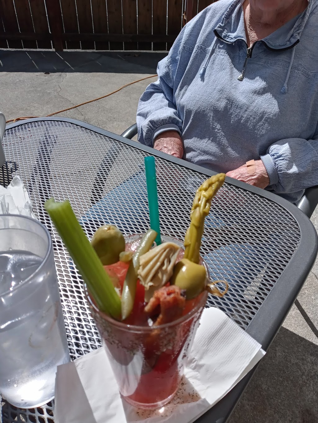 BeeGees Diner | restaurant | 506 E Main St, Rogue River, OR 97537, USA | 5415824147 OR +1 541-582-4147