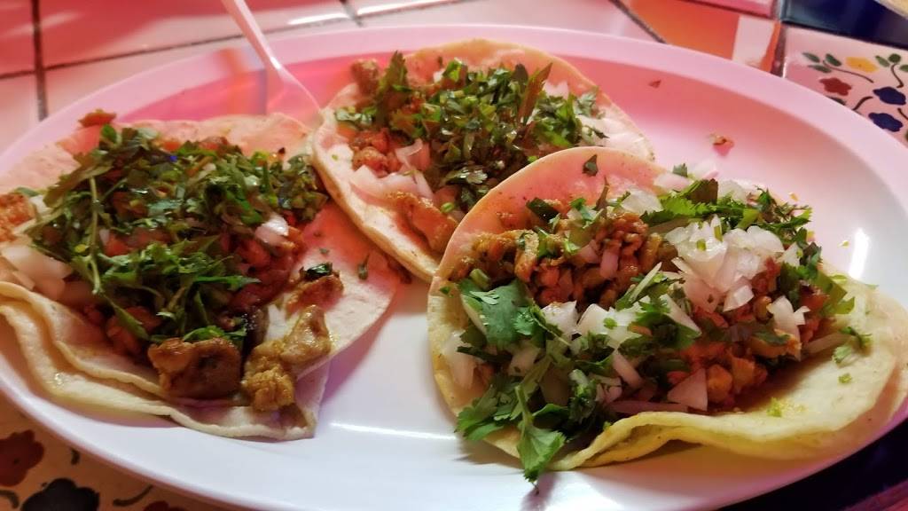 Taco & Burrito House | restaurant | 3038 N Broadway, Chicago, IL 60657, USA | 7735292624 OR +1 773-529-2624