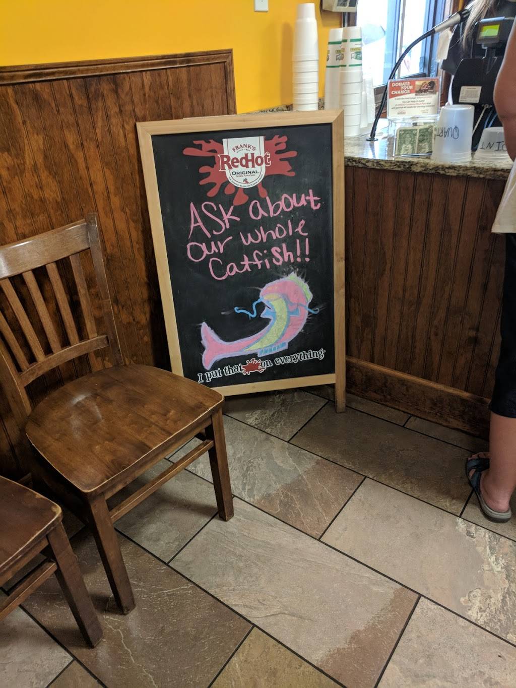 Louies chicken | restaurant | 1410 Gilmer Ave, Tallassee, AL 36078, USA | 3342520400 OR +1 334-252-0400