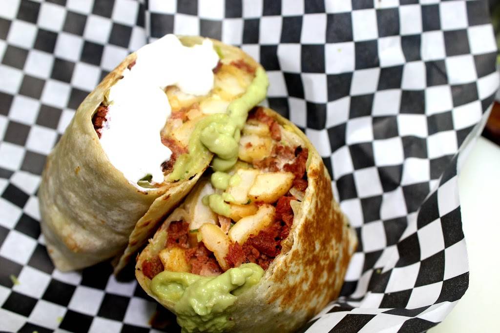 Familia Barrios Taco Grill | restaurant | 7704 Pearblossom Hwy, Littlerock, CA 93543, USA | 6615852215 OR +1 661-585-2215