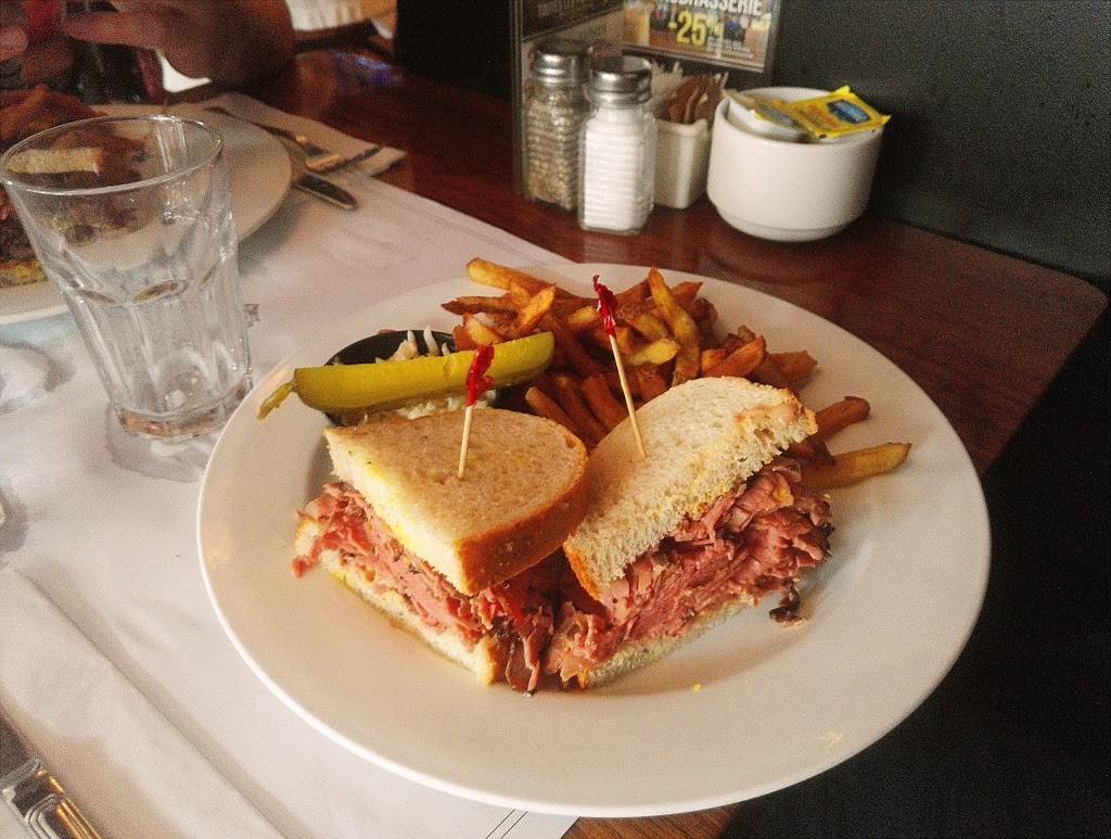 Blaxton Cartier | restaurant | 1179 Avenue Cartier, Québec, QC G1R 2S9, Canada | 4185229955 OR +1 418-522-9955