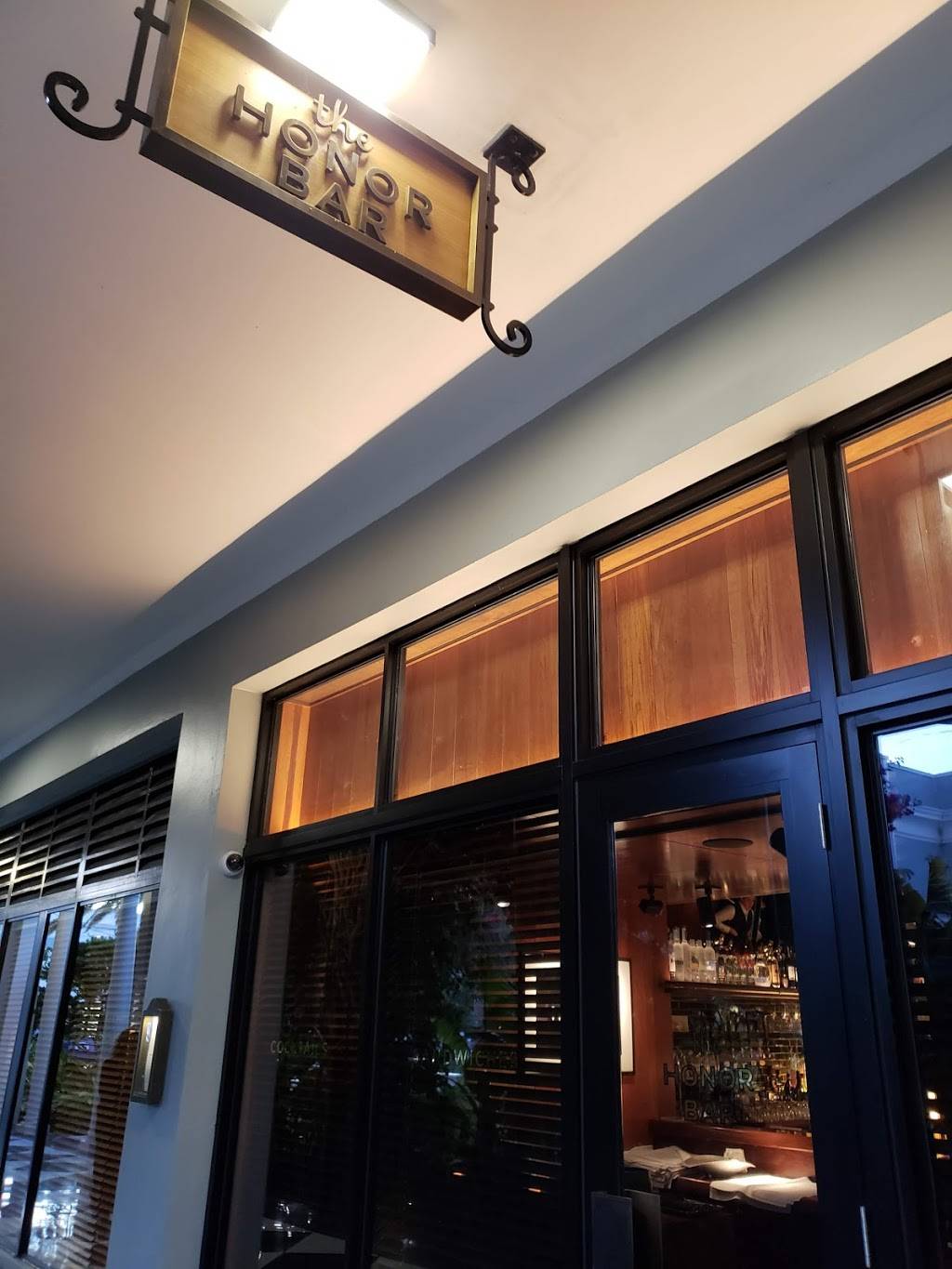 The Honor Bar | restaurant | 340 Royal Poinciana Way, Palm Beach, FL 33480, USA | 5612092799 OR +1 561-209-2799