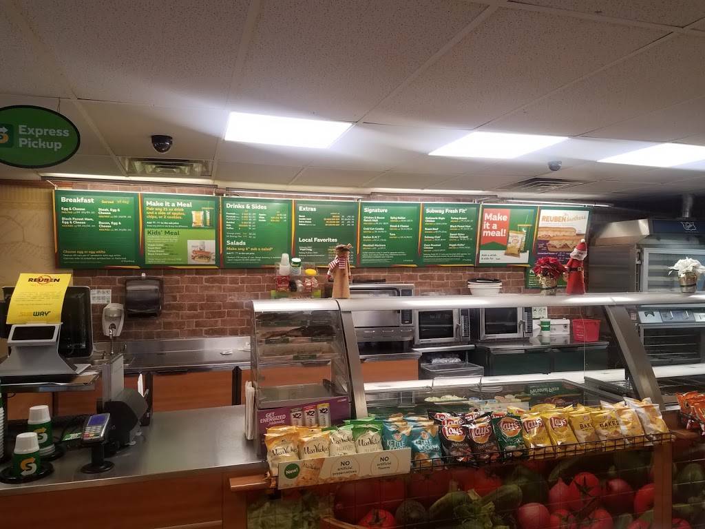 Subway | restaurant | 3016 Douglas Ave, Racine, WI 53402, USA | 2626815555 OR +1 262-681-5555
