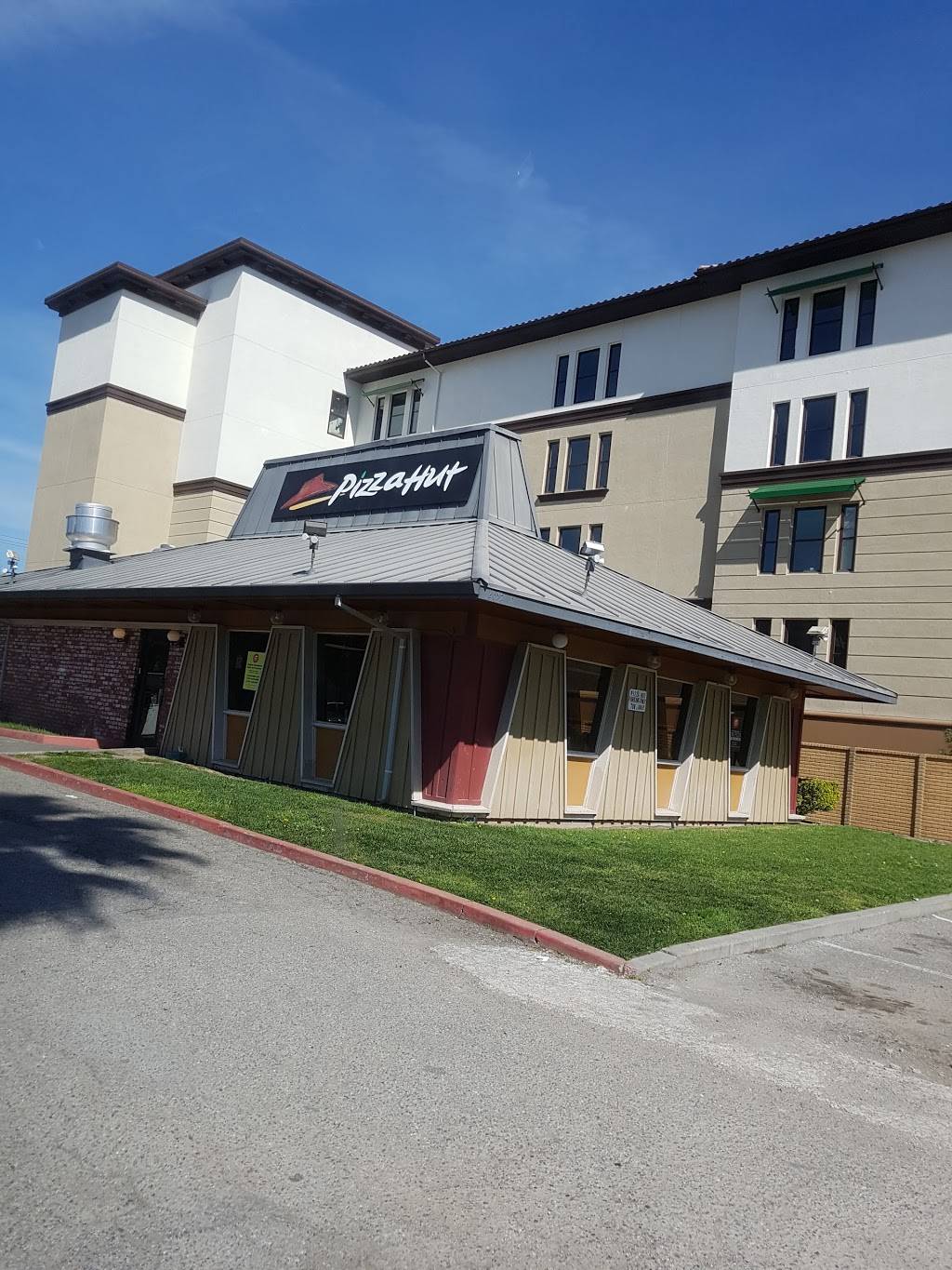 Pizza Hut | restaurant | 2695 El Camino Real, Santa Clara, CA 95051, USA | 4082461466 OR +1 408-246-1466