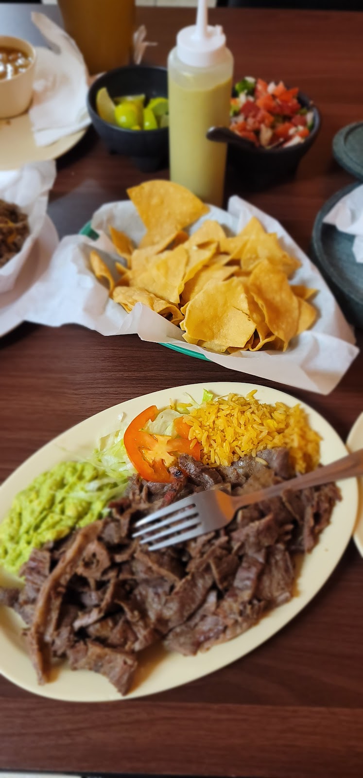 La Hacienda | restaurant | 485 S Sam Houston Blvd, San Benito, TX 78586, USA | 9562769126 OR +1 956-276-9126